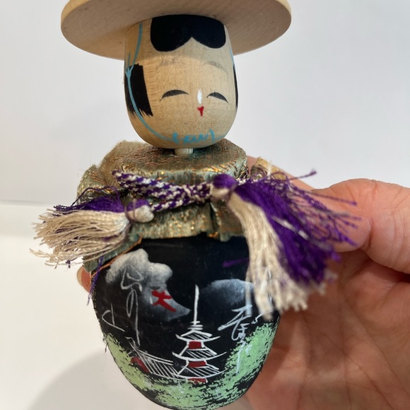 Kokeshi with a hat and a Daruma drawing- Japanese Wooden Doll,4.5” - Picture 10 of 11